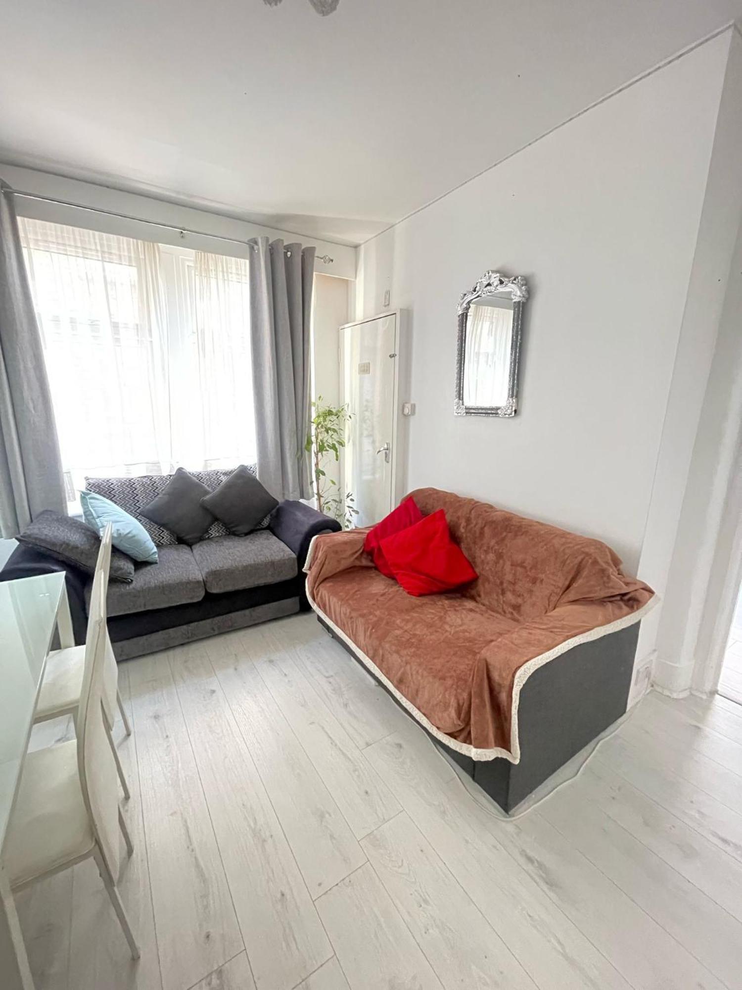 Lovely 2 Bed Flat 2 Floor Miles London Exteriör bild