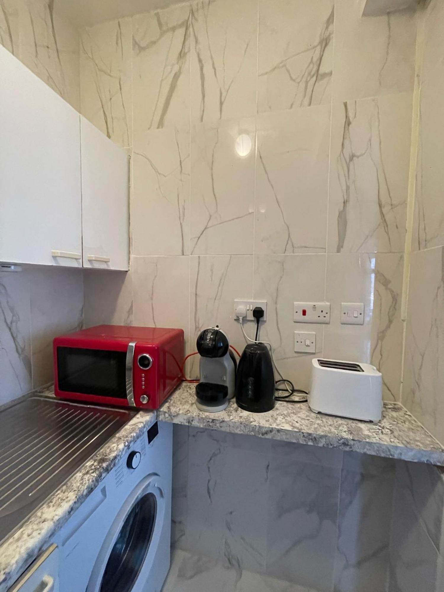 Lovely 2 Bed Flat 2 Floor Miles London Exteriör bild