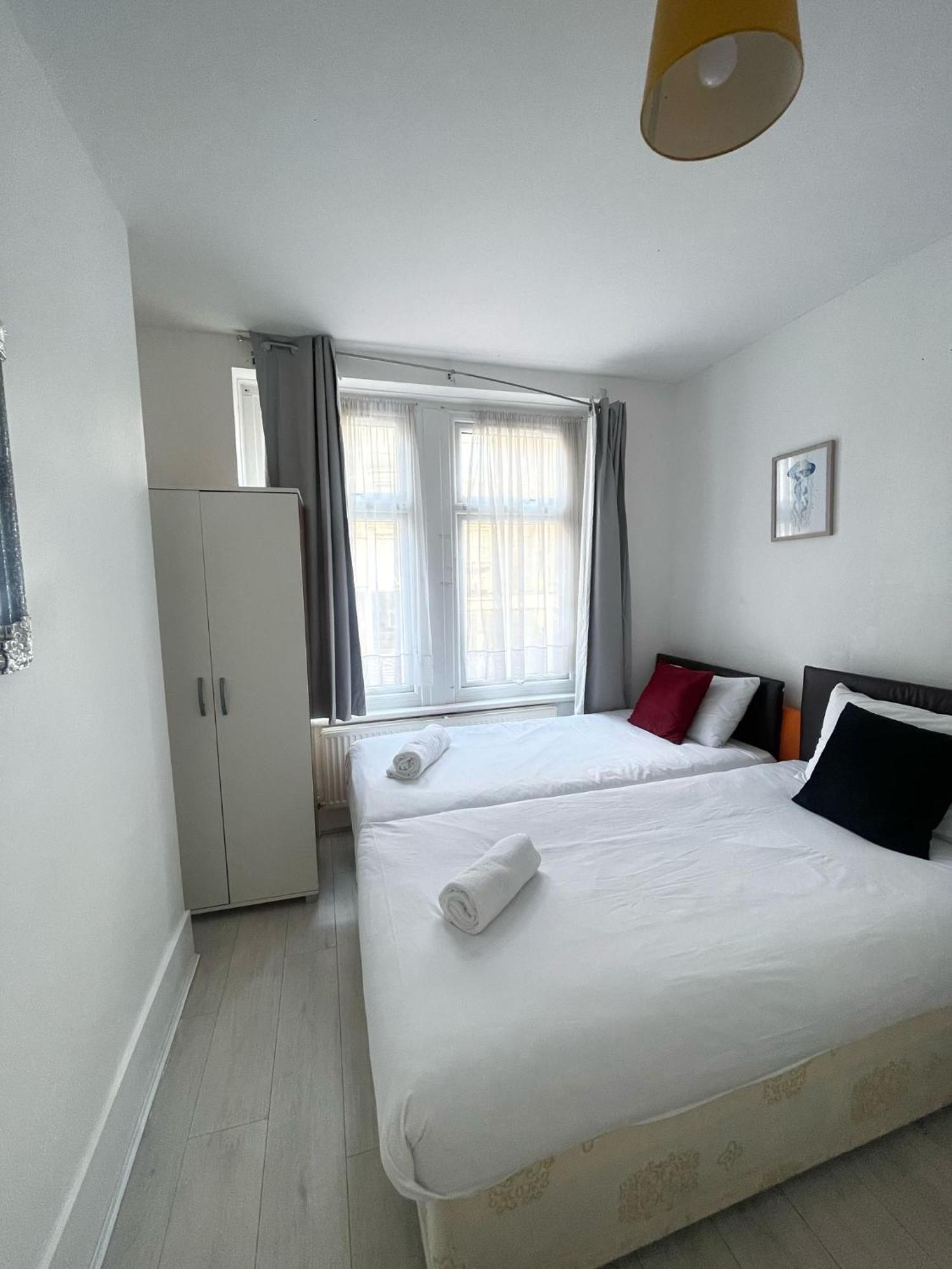 Lovely 2 Bed Flat 2 Floor Miles London Exteriör bild