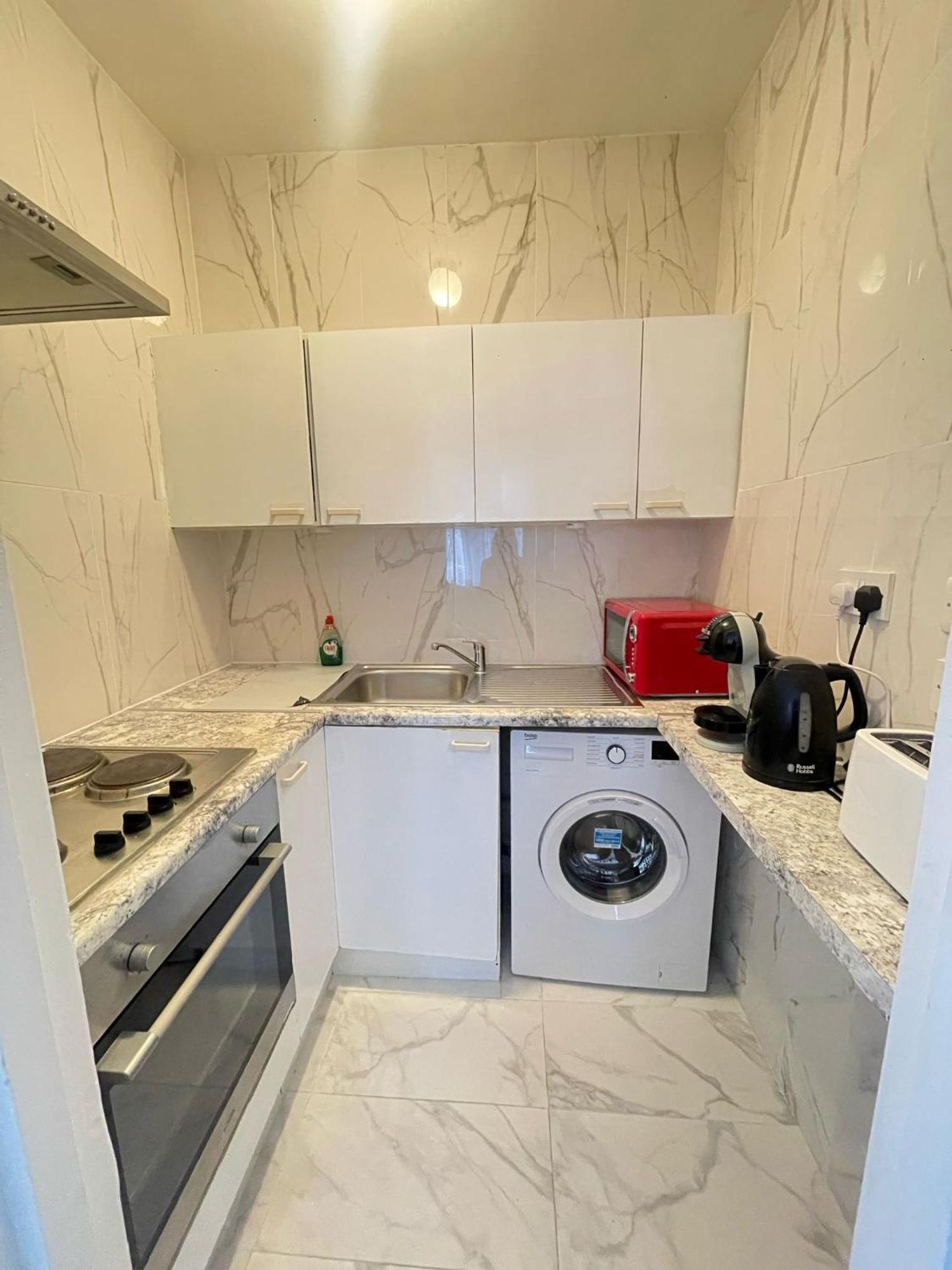 Lovely 2 Bed Flat 2 Floor Miles London Exteriör bild